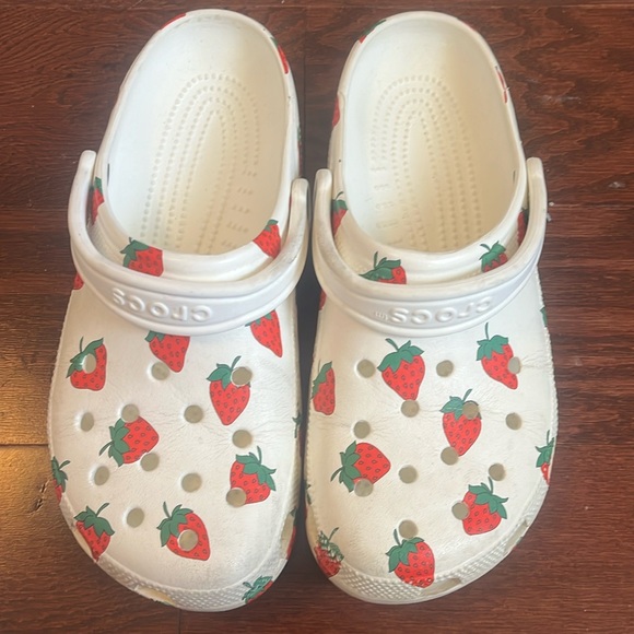 CROCS Shoes - Women's Size 11 CROCS Vacay Vibes Strawberry Slip-On Clog Comfort Shoes Men's 9 